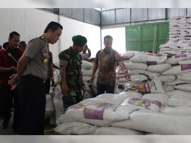 Tim Satgas Pangan Polda Jateng Temukan Ratusan Ton Gula Ilegal Di Gudang Ngawen Blora