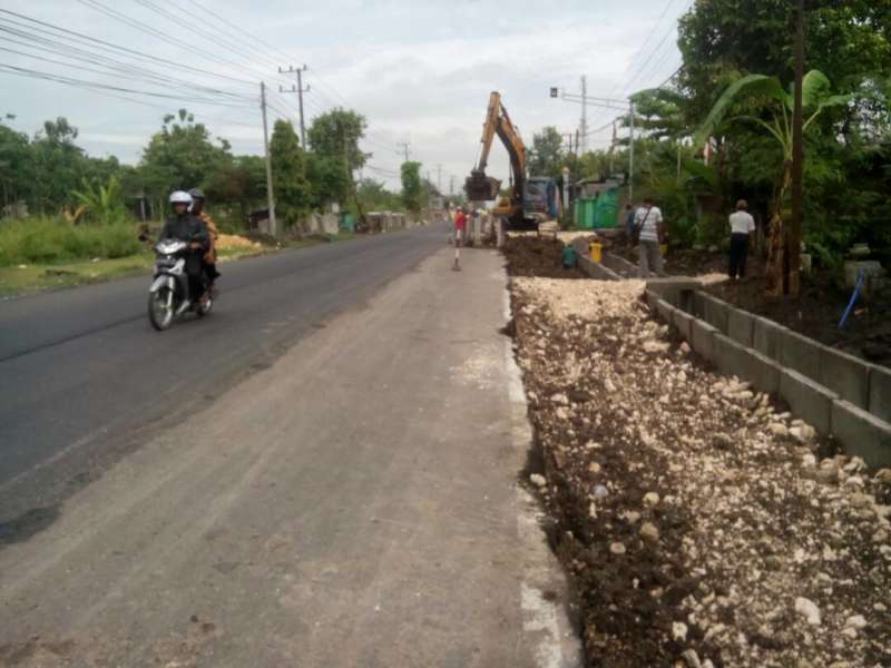Jelang Arus Mudik, Jalan Raya Bojonegoro-Cepu Diperbaiki