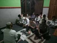 Kapolres dan Wakapolres Bojonegoro, Safari Tarawih ke Pondok Pesantren, Berikan Pesan Kamtibmas