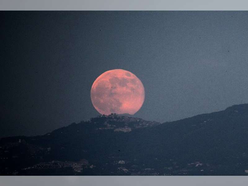 Bulan Purnama "Strawberry", Akan Hiasi Langit Malam Ini
