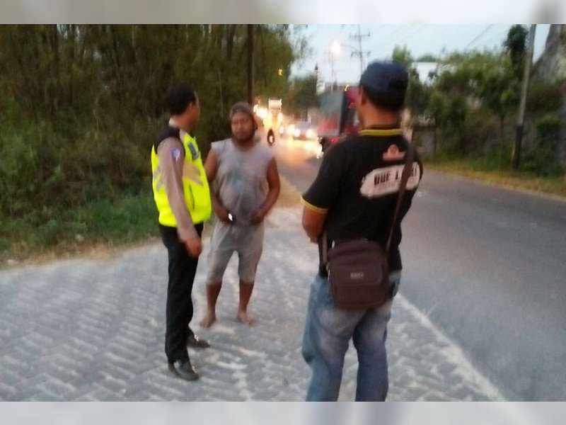 Motor Tabrak Dump Truk di Baureno, 3 Orang Luka-Luka
