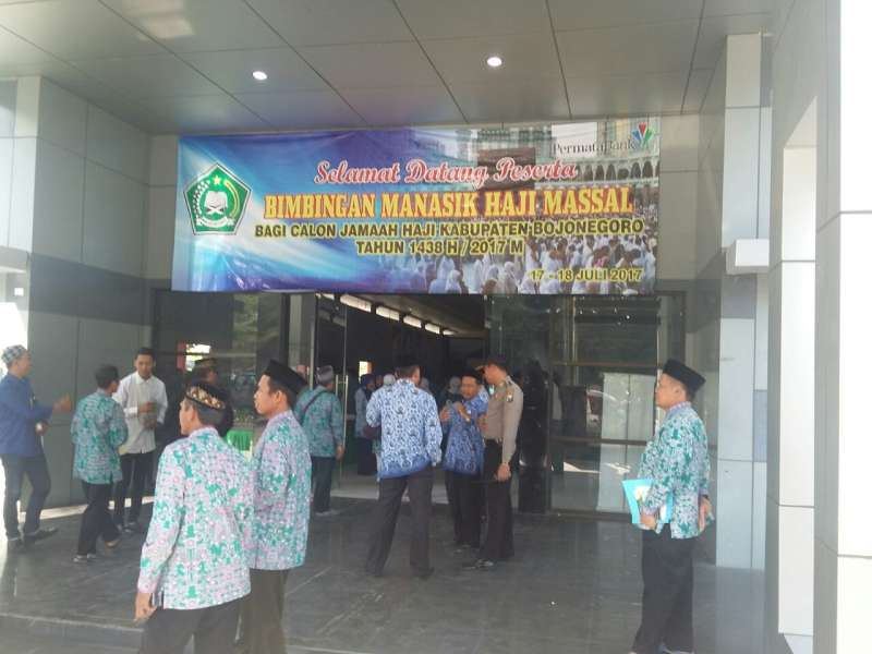 Calon Jemaah Haji Kabupaten Bojonegoro Ikuti Giat Bimbingan Manasik Haji Masal