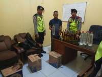 Wakapolres Bojonegoro Pimpin Langsung Razia Miras di Sejumlah Warung