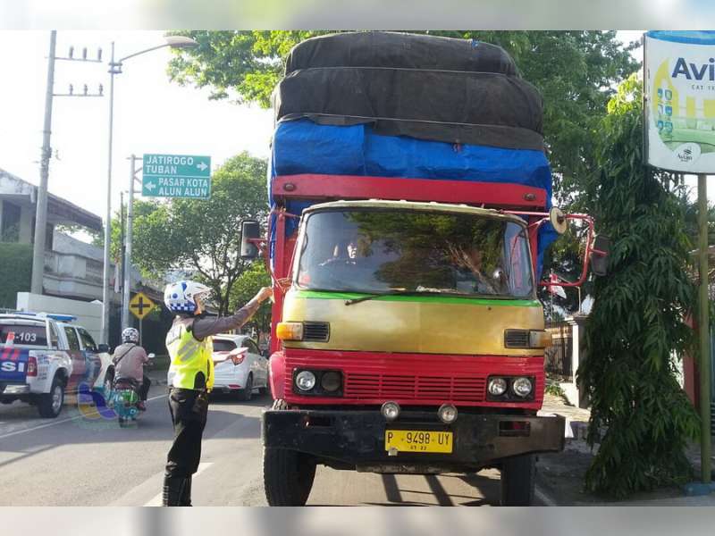 Razia Kendaraan di Jalan Sawunggaling, Sat Lantas Polres Bojonegoro Tindak 100 Pelangar