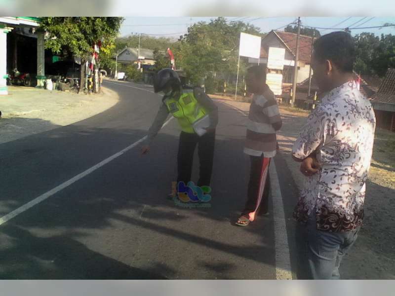 Ambil Haluan Terlalu ke Kanan, Satria Fu Tabrak Vario di Margomulyo, 3 Orang Luka-Luka