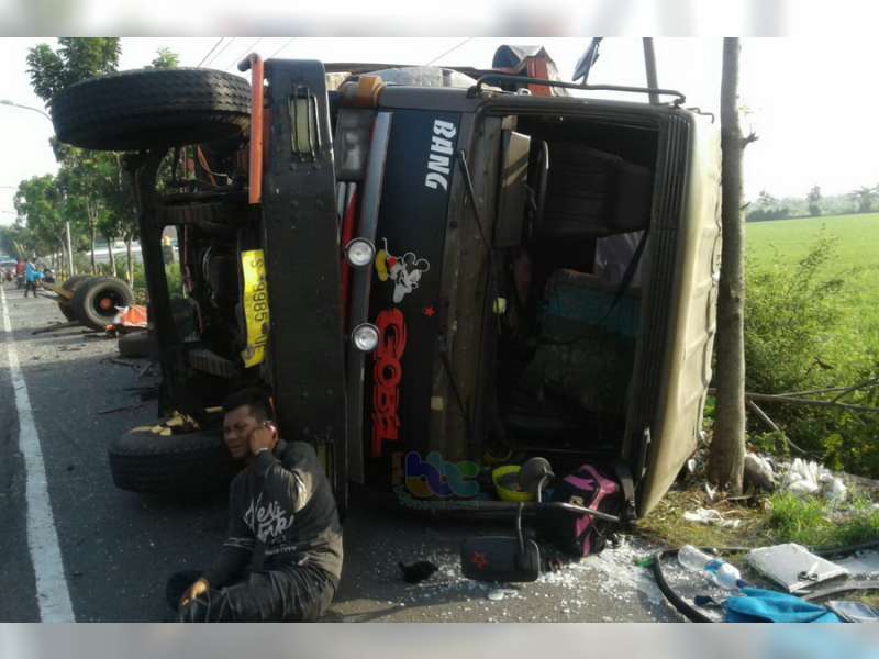 Seorang Pengemudi Meninggal Dunia Dalam Kecelakaan Dua Truck di Widang Tuban