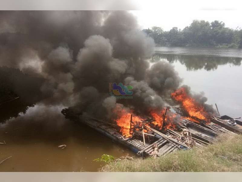 Polres Bojonegoro Kembali Tenggelamkan Mesin Mekanik Penyedot Pasir Bengawan Solo