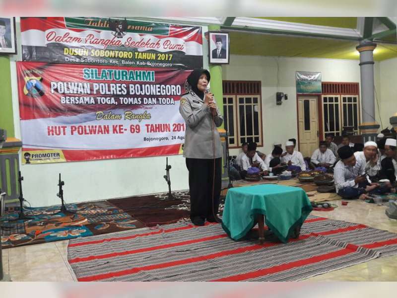 Polwan Polres Bojonegoro Hadiri Acara Pengajian Bersama Masyarakat