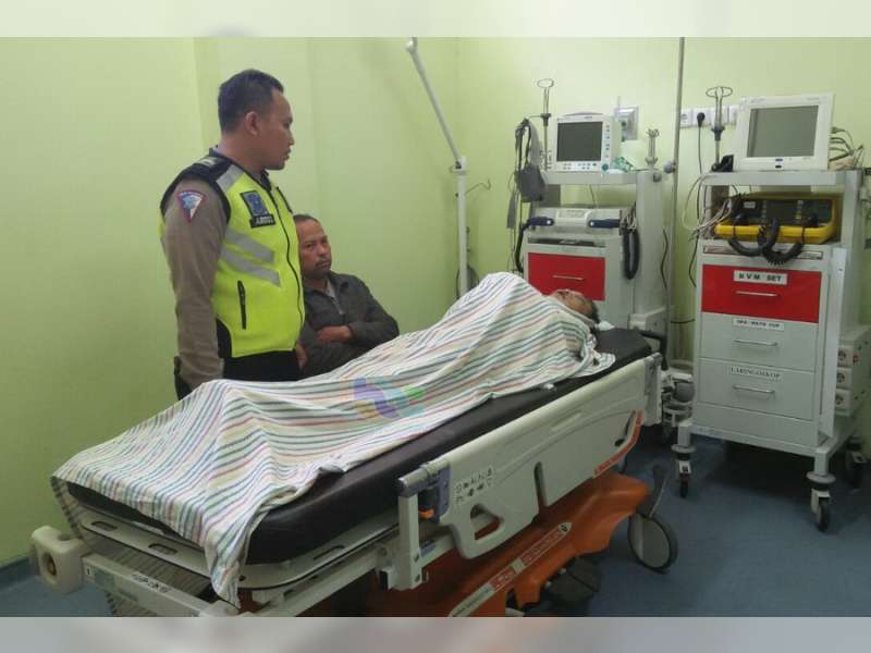 Diduga Mengantuk, Motor Tabrak Truk, Pengendara Motor Meninggal Dunia di RS