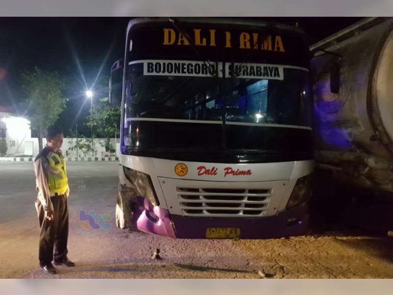 Bus Tabrak Motor di Baureno, 3 Orang Meninggal Dunia