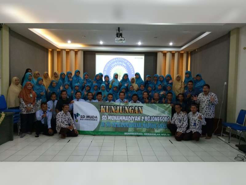 Guru SD Muhammadiyah 2 Bojonegoro Studi Banding ke Gresik