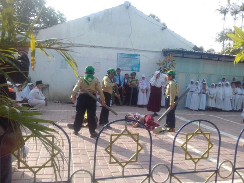 Upacara, Siswa SD Muhammadiyah  2 Bojonegoro Gelar Teaterikal Save Rohingnya