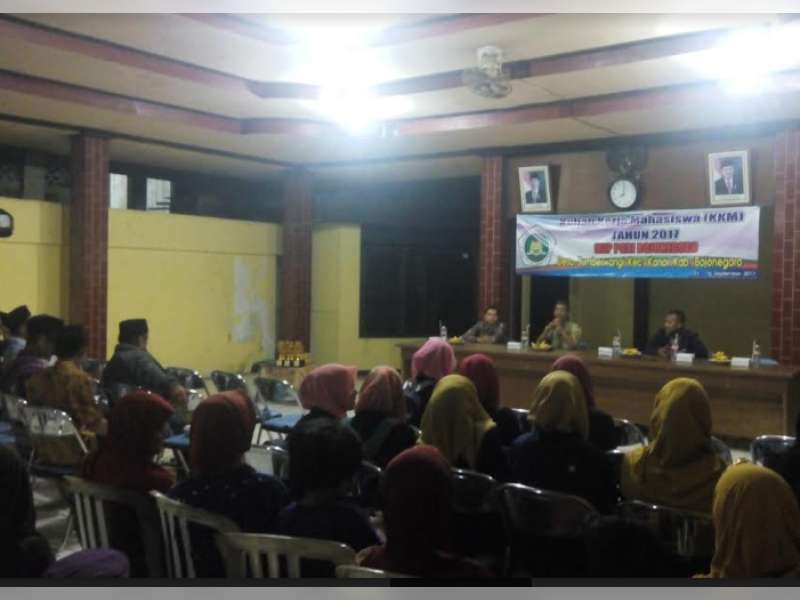 Isak Tangis Mewarnai Perpisahan KKM IKIP PGRI Bojonegoro di Sumberwangi Kanor