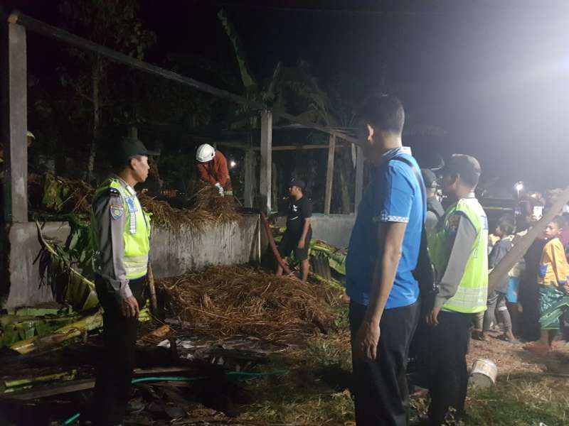 Kandang Sapi di Katur Gayam Terbakar