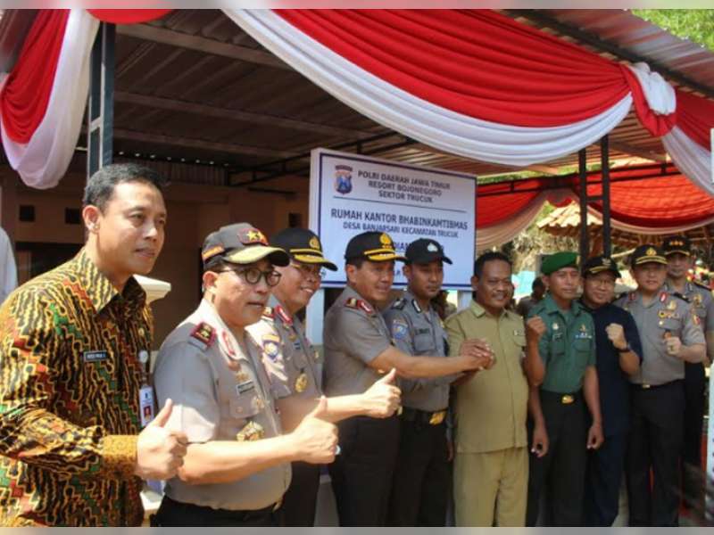 Kabaharkam Polri Resmikan Rukan Bhabinkamtibmas Polres Bojonegoro