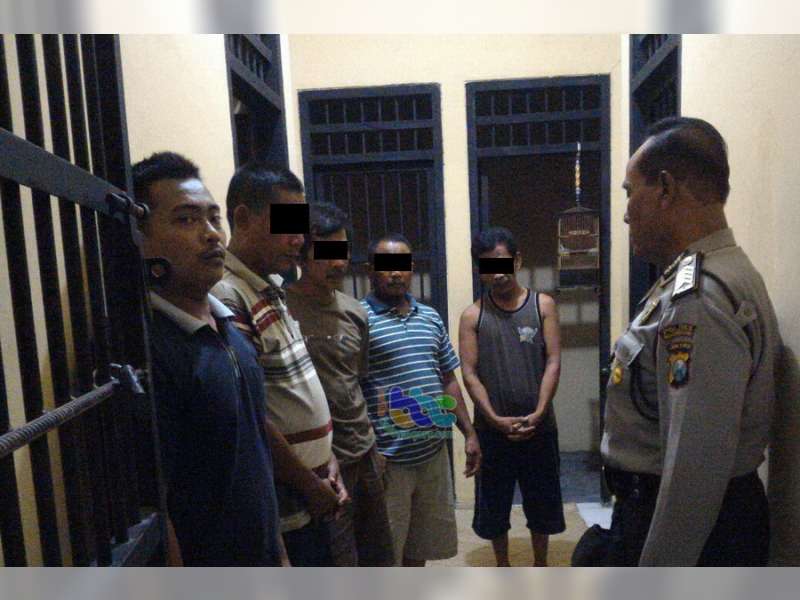 Asyik Main Judi Domino, Empat Orang Warga Baureno Diamankan Polisi