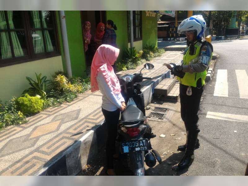 Patroli Unit BM Sat Lantas Polres Bojonegoro Dapati 6 Pelanggar Lalu Lintas