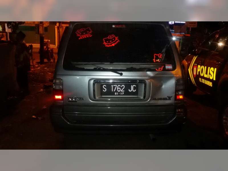 GL Max Seruduk Kijang, Pengendara Motor Babak Belur