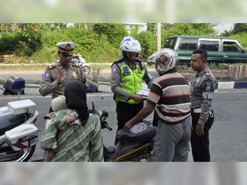 Satlantas Polres Bojonegoro Sasar Pengendara Motor Tanpa Helm