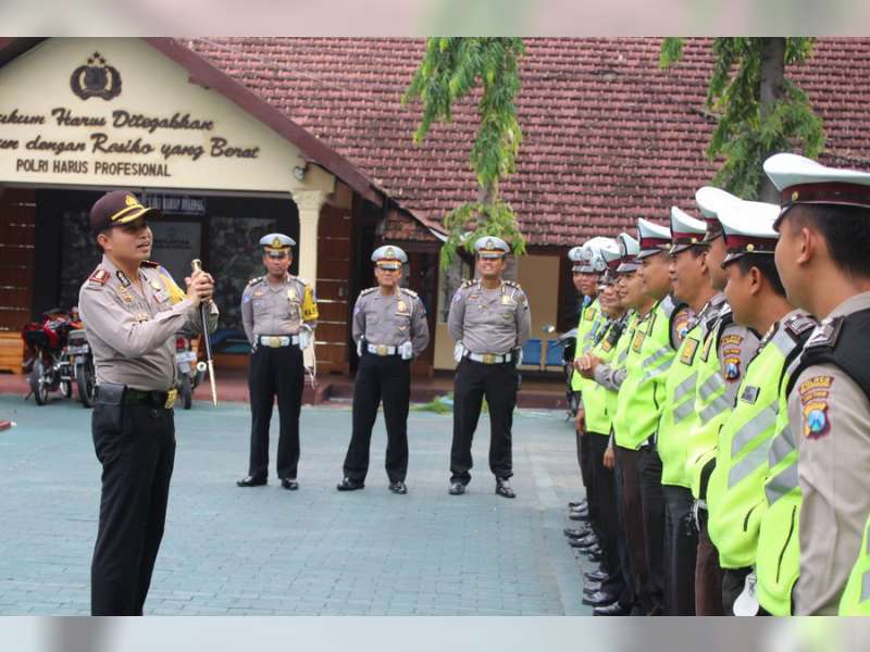 Kapolres Bojonegoro Motivasi Anggota Sat Lantas Yang Terlibat Ops Zebra 2017