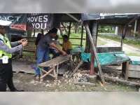 Mobil Tubruk Warung, Seorang Pengunjung Meninggal Dunia