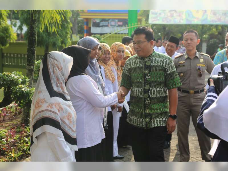 Kang Yoto Beri Motivasi Pelajar SMA Negeri 1 Kalitidu