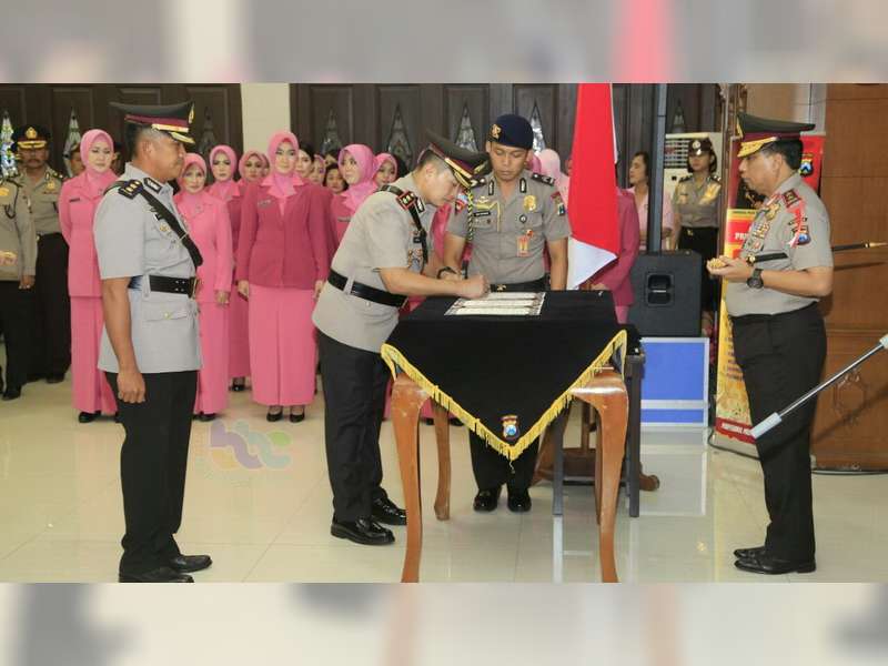 Kapolda Pimpin Sertijab Kapolres Jajaran Polda Jatim