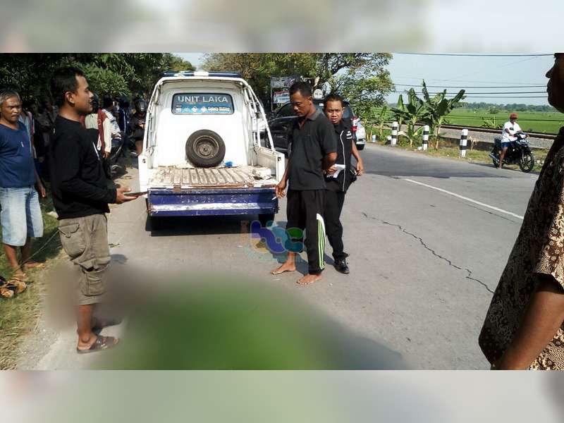 Terjatuh dan Terlindas Truk, Pengendara Motor di Bojonegoro Meninggal Dunia