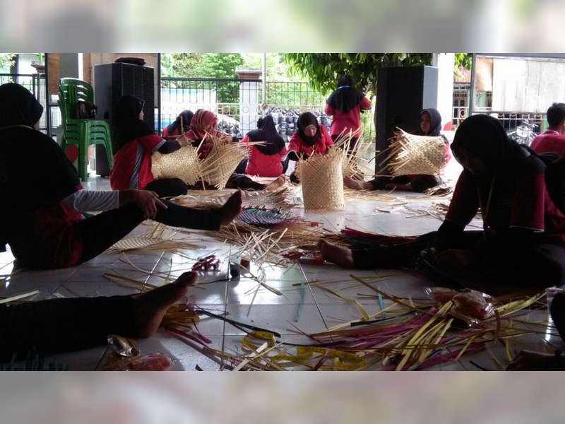 Kreativitas Ibu Rumah Tangga di Blora Sulap Bambu Jadi Berbagai Macam Barang Bernilai Jual