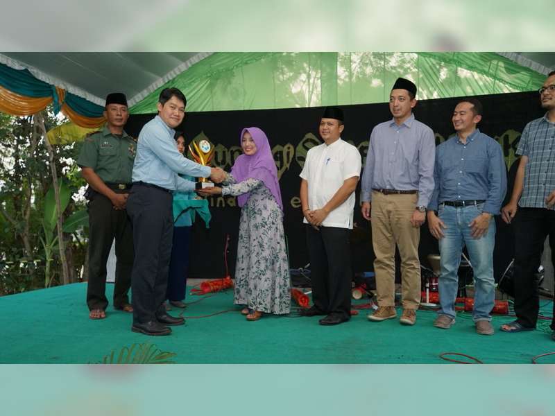 EMCL Berikan Penghargaan Kepada Pelopor Kawasan Bebas Sampah
