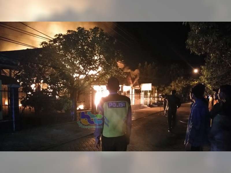 Kebakaran Pabrik Mebel di Kasiman, Satu Unit Mobil Turut Terbakar, Kerugian Capai 500 Juta