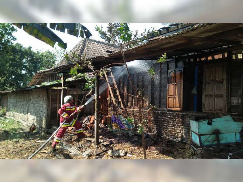 Ditinggal Pergi ke Hajatan, Rumah Warga Purwosari Bojonegoro Nyaris Terbakar