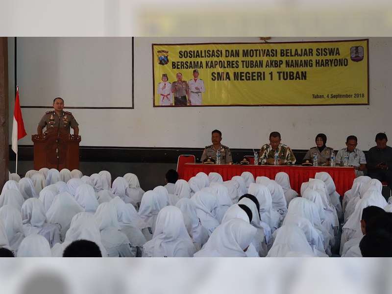 Kapolres Beri Motivasi Siswa-Siswi SMAN 1 Tuban
