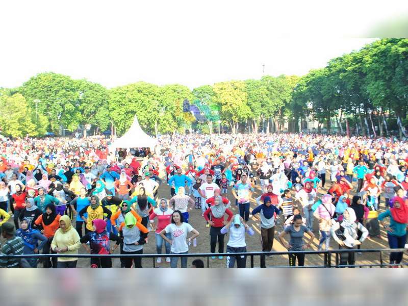 Ribuan Warga Ikuti Senam Dayung di Alun-Alun Bojonegoro