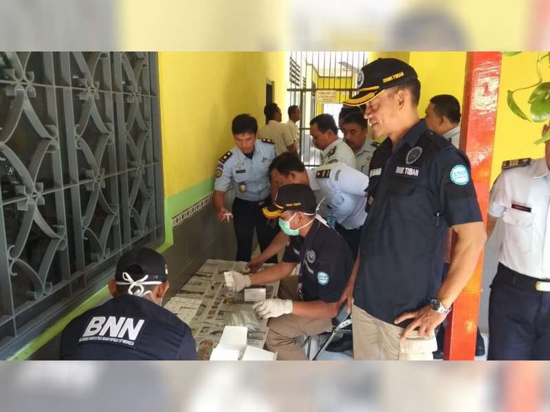 Seluruh Pegawai dan WBP Lapas Kelas II B Tuban Tes Urine