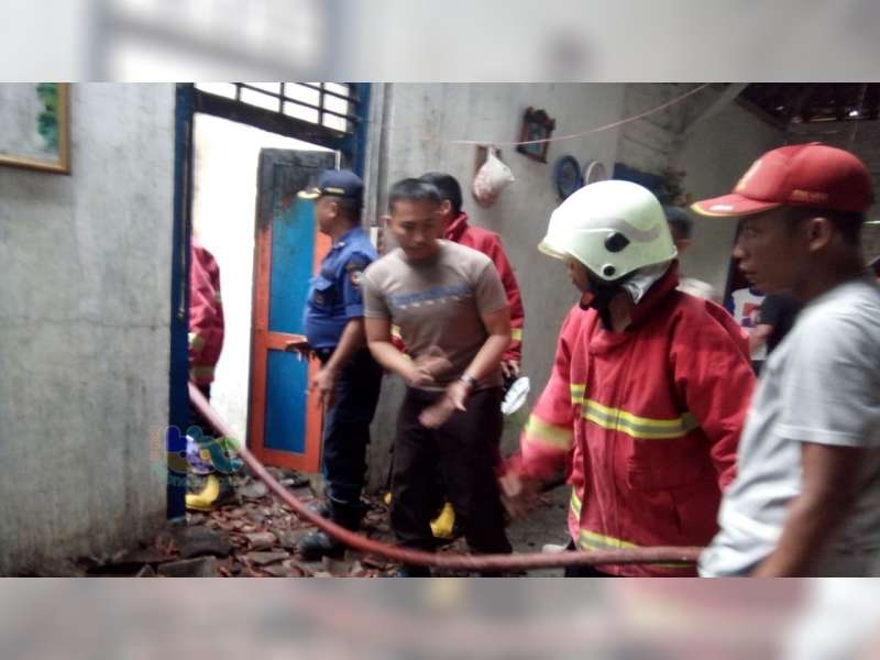 Diduga Akibat Korsleting Listrik, Rumah Warga Dander Bojonegoro Terbakar