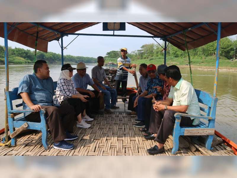 Bupati Bojonegoro dan Bupati Blora Tinjau Lokasi Pembangunan Jembatan Penghubung