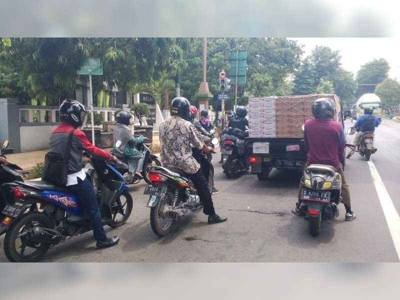 Rambu &ldquo;Belok Kiri Jalan Terus&rdquo; di Tuban Belum Banyak Diketahui Masyarakat