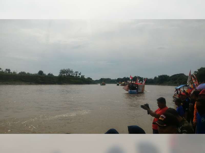 Puluhan Perahu Hias Meriahkan Festival Bengawan Bojonegoro