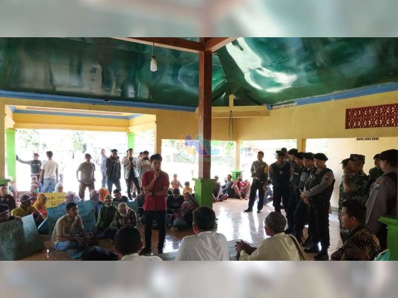 Warga Desa Glagahan Sugihwaras Bojonegoro Gelar Aksi Damai, Tuntut Seleksi Perades Diulang