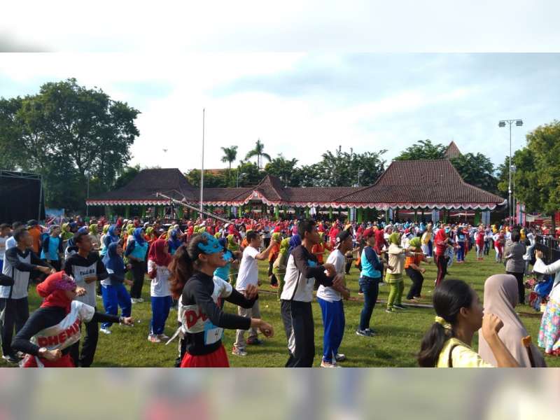 32 Kelompok Ikuti Lomba Senam Karnaval SCTV di Alun-alun Bojonegoro
