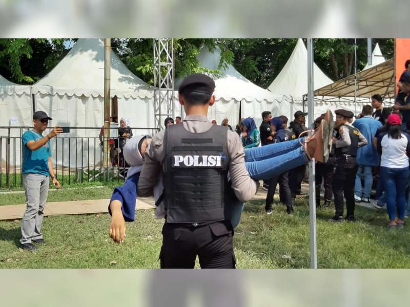 Puluhan Penonton Pingsan saat Acara Konser Musik Karnaval SCTV di Bojonegoro