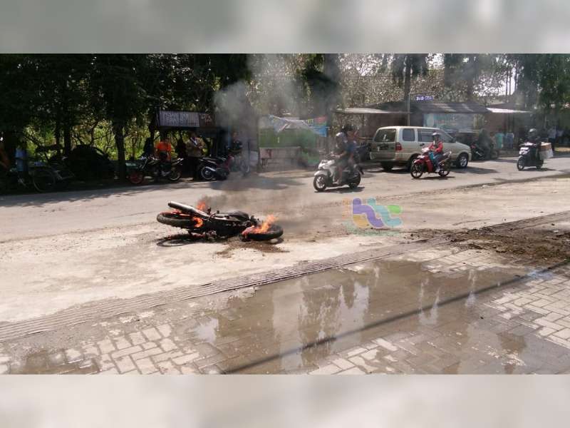 Kebakaran Sepeda Motor di SPBU Padangan Bojonegoro