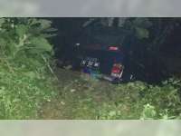 Hindari Tabrakan, Isuzu Panther Terperosok ke Tebing Jalan di Watu Jago &nbsp;Bojonegoro