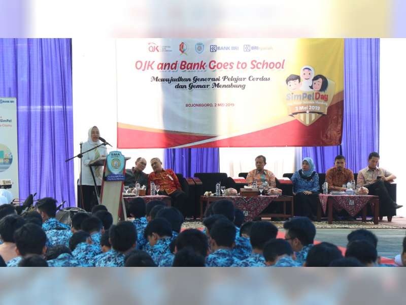 Bupati Hadiri OJK and Bank Goes to School di SMAN 1 Bojonegoro