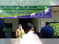 Bupati Bojonegoro Pimpin Upacara Bendera di SMA Katolik Ignatius Slamet Riyadi