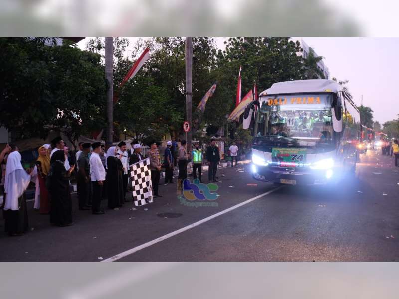 Bupati Berangkatkan Jamaah Calon Haji Kabupaten Bojonegoro