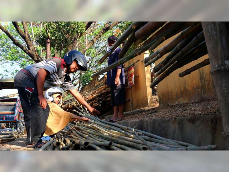 Jelang Peringatan HUT RI, Penjualan Bambu Untuk Pasang Umbul-Umbul di Blora, Meningkat