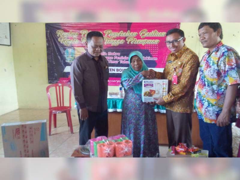 Gubernur Jatim Kucurkan Anggaran Rp 1,8 Miliar Untuk Bantu Janda Miskin