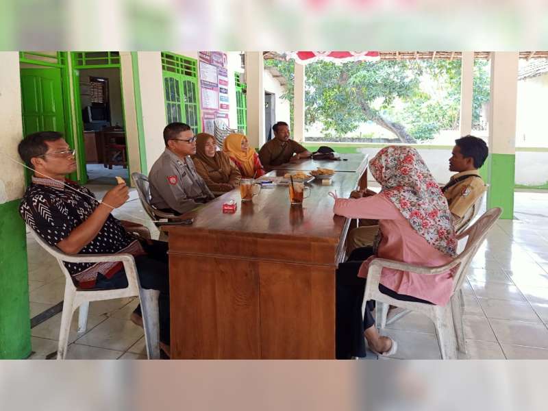 Cegah Penyimpangan, Anggota Polsek Sumberrejo Bojonegoro Aktif Awasi Penggunaan Dana Desa